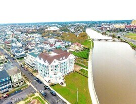 16 Lake Ave in Ocean Grove, NJ - Building Photo