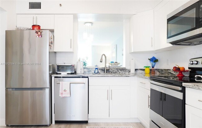 14575 Bonaire Blvd in Delray Beach, FL - Building Photo - Building Photo