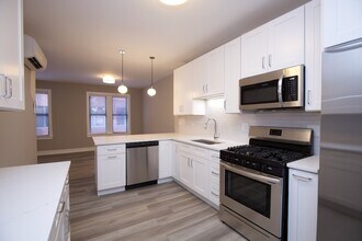 3934 N Janssen Ave, Unit J09W in Chicago, IL - Building Photo - Building Photo