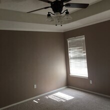 2129 Hayes in Portales, NM - Foto de edificio - Building Photo