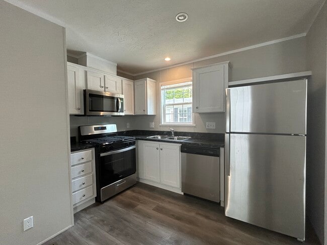 2391 8 Mile Rd in Kawkawlin, MI - Building Photo - Building Photo