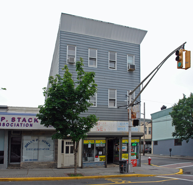 1200 Summit Ave in Union City, NJ - Building Photo - Building Photo