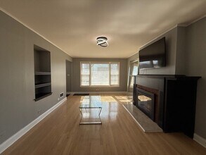 910 S Golf Cul De Sac St in Des Plaines, IL - Building Photo - Building Photo