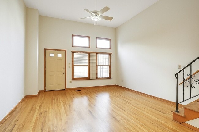 210 Pavonia Ave in Jersey City, NJ - Building Photo - Building Photo