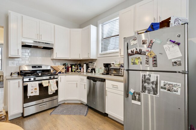 3250 N Lakewood Ave, Unit 1 in Chicago, IL - Foto de edificio - Building Photo