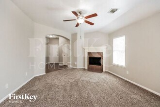 9302 Reflections Path Way in Humble, TX - Foto de edificio - Building Photo