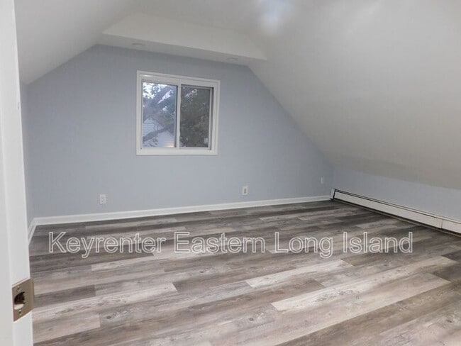 36 Matsunaye Dr in Medford, NY - Building Photo - Building Photo