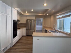 5 Valley View in Irvine, CA - Building Photo - Building Photo