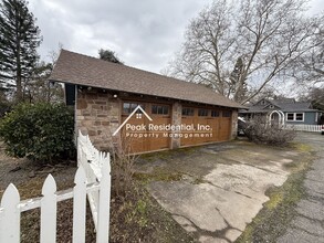 2850 Delmar Ave in Penryn, CA - Foto de edificio - Building Photo