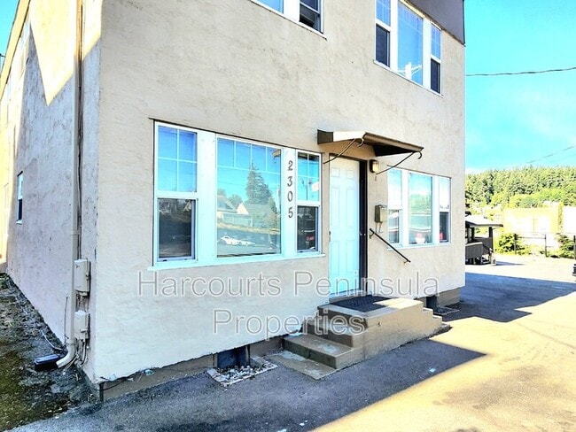 property at 2305 6th St