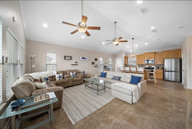 2423 Sand Drift Ln in Port Bolivar, TX - Building Photo - Building Photo