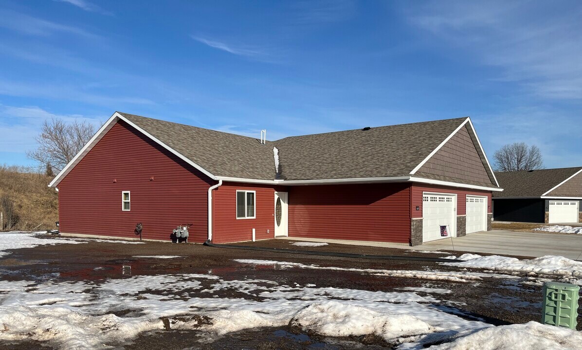 656 Veronica Ct in Chippewa Falls, WI - Foto de edificio
