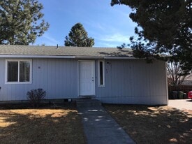 77 NE Nordic Dr in Madras, OR - Building Photo