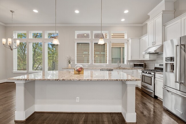 property at 5725 Darling St