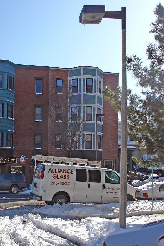 916 Dorchester Ave in Boston, MA - Foto de edificio - Building Photo