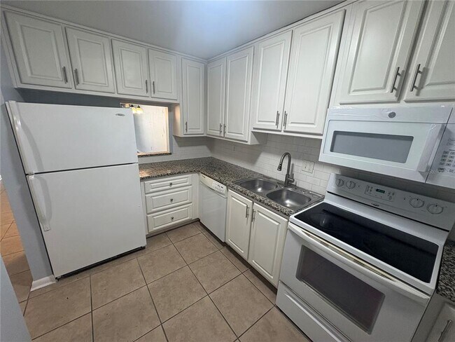 623 N Bay St-Unit -7 in Eustis, FL - Building Photo - Building Photo