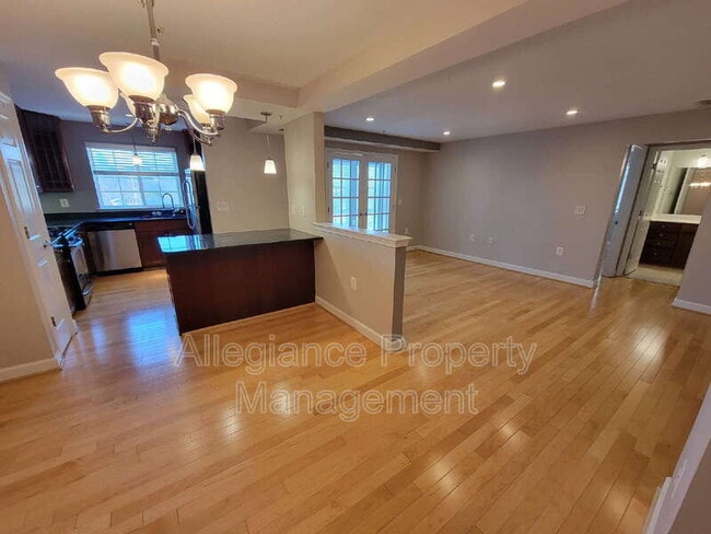 4151 S Four Mile Run Dr in Arlington, VA - Building Photo - Building Photo