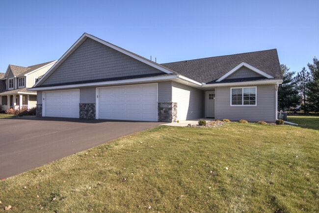1654 Gunston Dr in New Richmond, WI - Building Photo - Building Photo