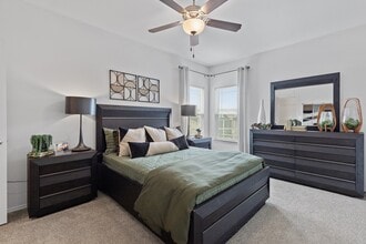 97 @ North Oak in Kansas City, MO - Building Photo - Building Photo