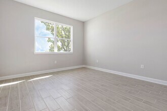 2219 Greenley Rd in North Port, FL - Building Photo - Building Photo