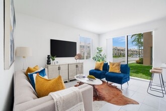 Seascape Pointe Townhomes in Homestead, FL - Building Photo - Building Photo