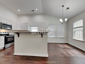 69 Crystal Lake Dr in Savannah, GA - Building Photo - Building Photo