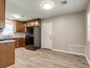 710 Highland Pkwy in Norman, OK - Building Photo - Building Photo