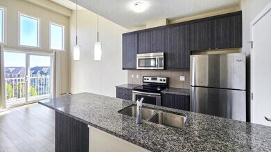 402 Marquis Ln SE in Calgary, AB - Building Photo - Building Photo