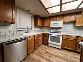 1688 University Ave in Madera, CA - Building Photo - Building Photo