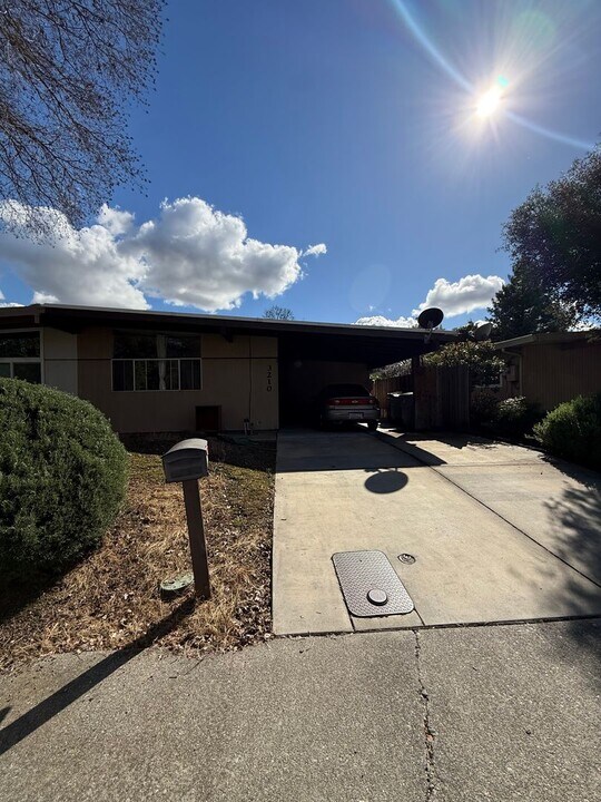3210 Trawler Pl in Davis, CA - Building Photo