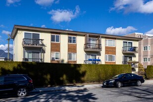 2231 Eton St in Vancouver, BC - Building Photo