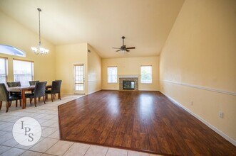 10581 N Meridian Ave in Fresno, CA - Building Photo - Building Photo
