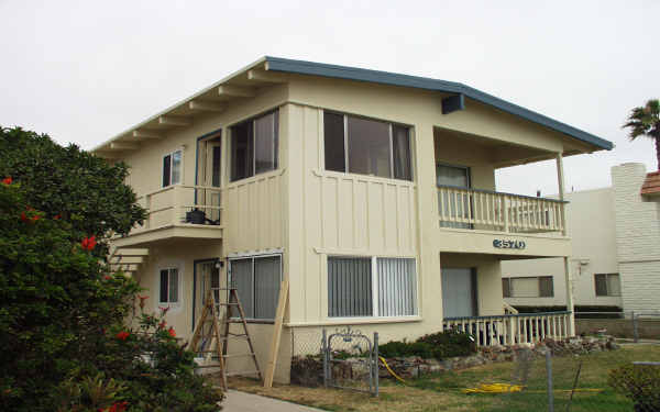 3570 Carlsbad Blvd in Carlsbad, CA - Building Photo