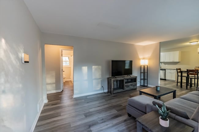 586 Oakside Dr SW in Atlanta, GA - Building Photo - Building Photo