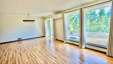 6216 255th St Ct E in Graham, WA - Foto de edificio - Building Photo