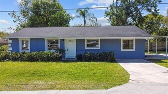 400 Montana Ave in St. Cloud, FL - Building Photo