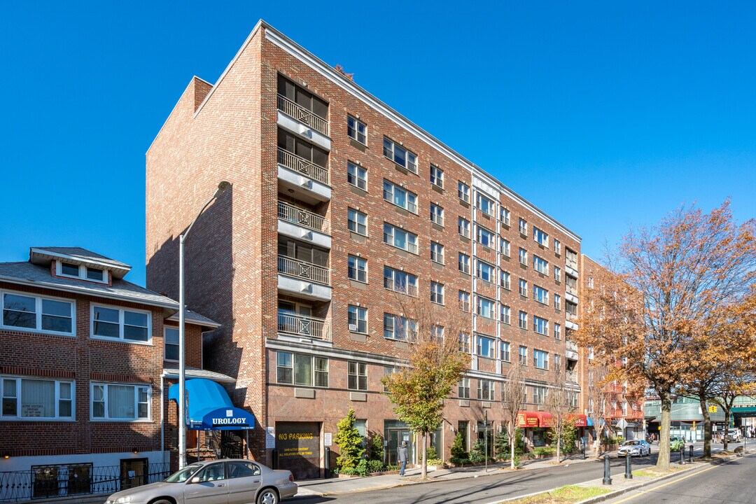 Plaza 75 in Elmhurst, NY - Building Photo