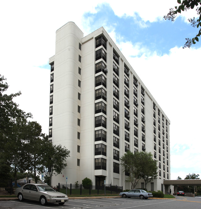 Elm Towers in High Point, NC - Foto de edificio - Building Photo