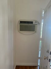 933 W Huntington Dr in Arcadia, CA - Foto de edificio - Building Photo