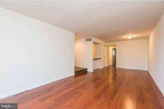 326 Hermit St in Philadelphia, PA - Building Photo - Building Photo