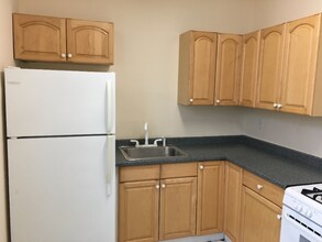 1517 Plainfield Ave NE in Grand Rapids, MI - Building Photo - Building Photo