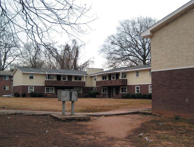 345 Lanier in Atlanta, GA - Foto de edificio - Building Photo