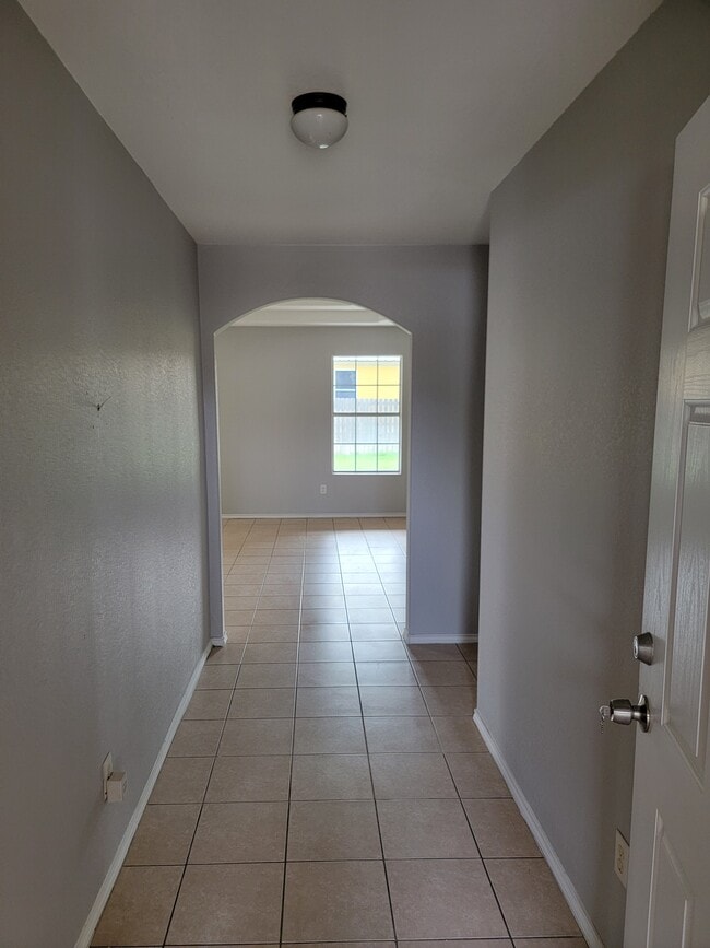 2701 Silver Oak Ave in Mission, TX - Foto de edificio - Building Photo