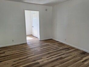 836 Miller Estates Rd in Smyrna, TN - Foto de edificio - Building Photo