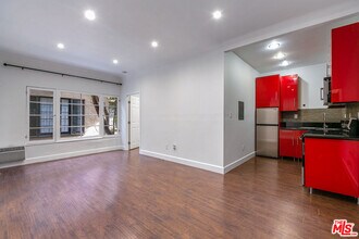 7229 Willoughby Ave in Los Angeles, CA - Building Photo - Building Photo