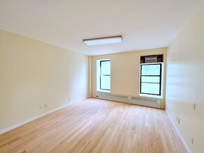 43 Central Park N in New York, NY - Building Photo - Interior Photo