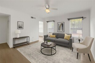 2510 Huntingdon Chase in Atlanta, GA - Building Photo