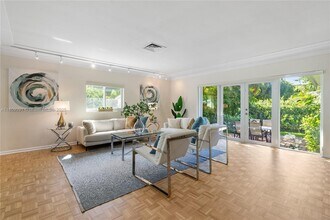 1284 NE 94th St in Miami Shores, FL - Building Photo - Building Photo