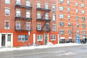 182-184 Avenue A in New York, NY - Building Photo - Building Photo