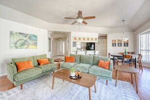 15 Farnham Dr, Unit ID1241339P in Bella Vista, AR - Building Photo